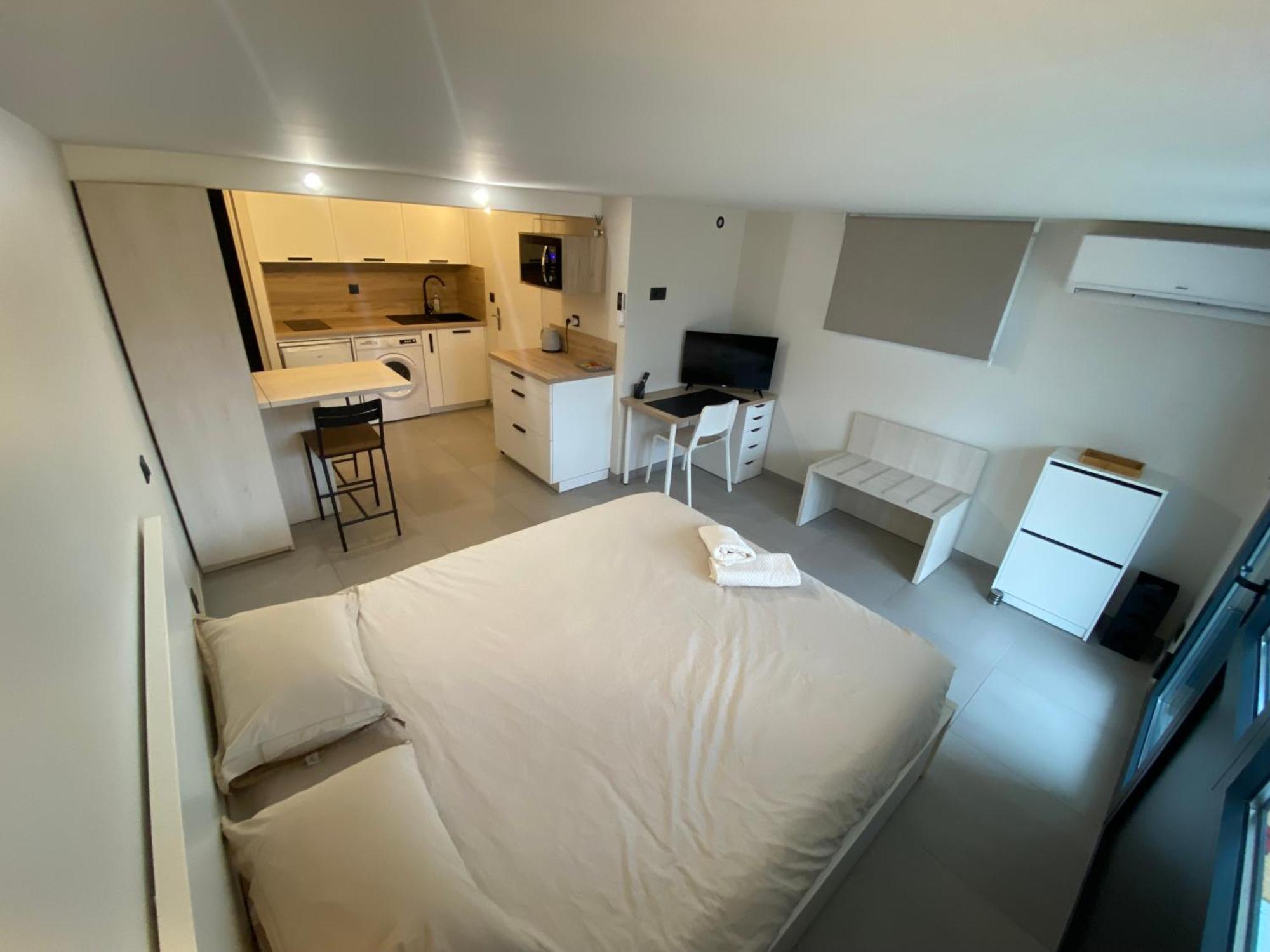 Studio Chez L'Habitant Avec Piscine Commune Grieges Экстерьер фото